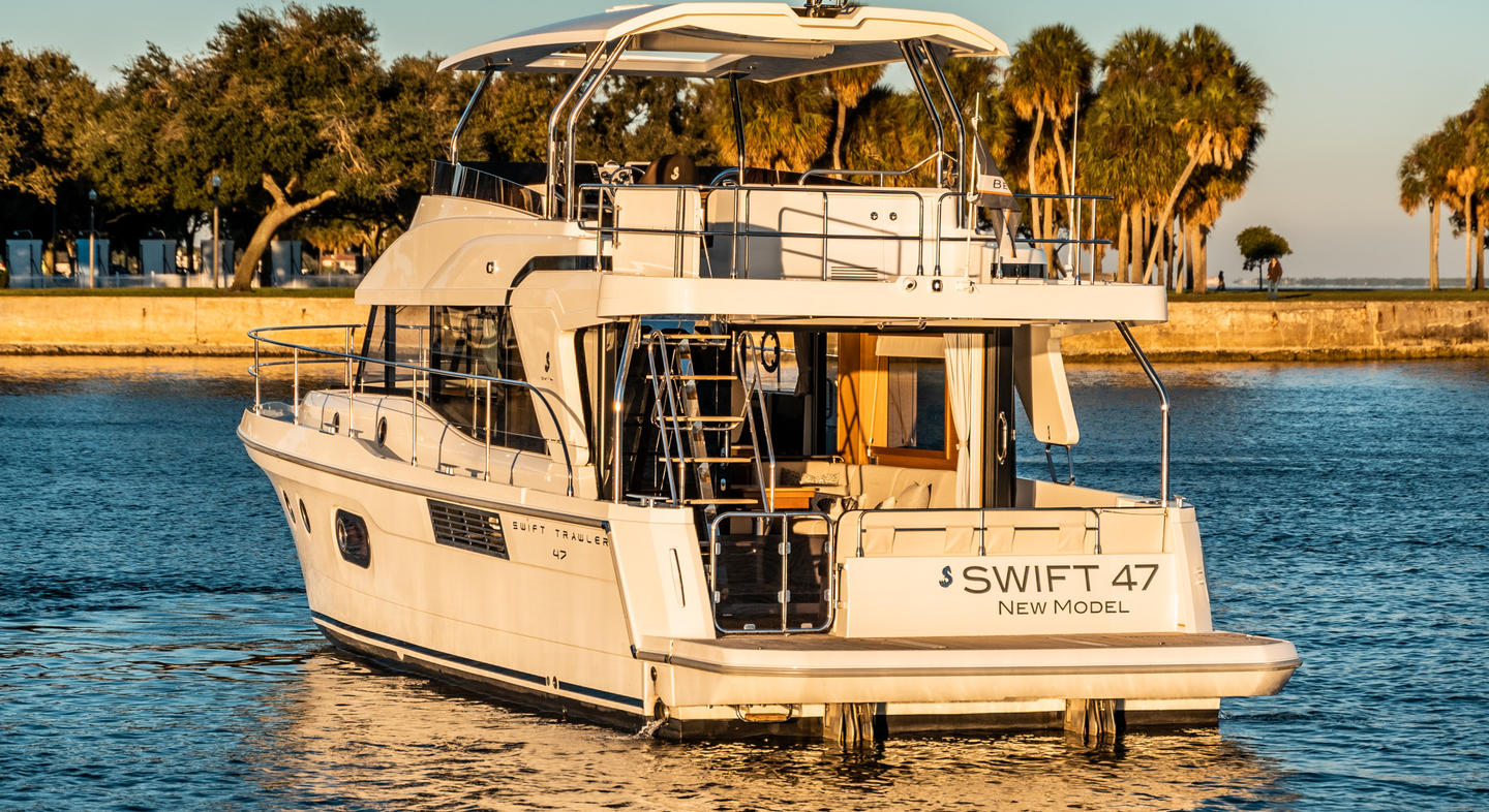 Swift_Trawler_47_Exterior_02