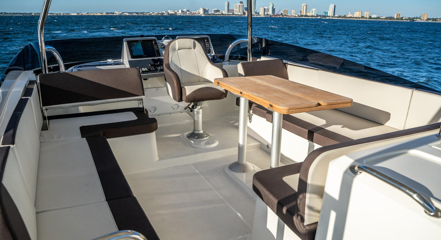 Swift_Trawler_47_Exterior_12